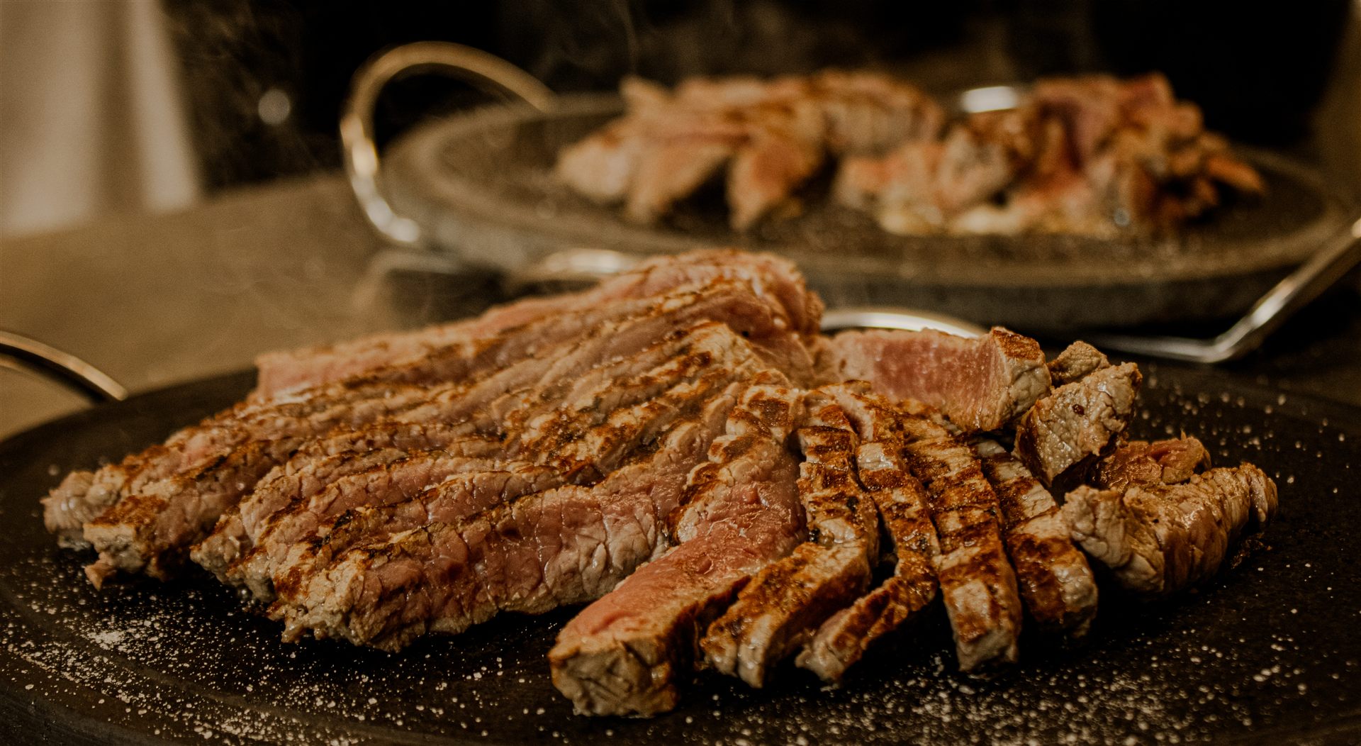 Tagliata servita sulla pietra calda